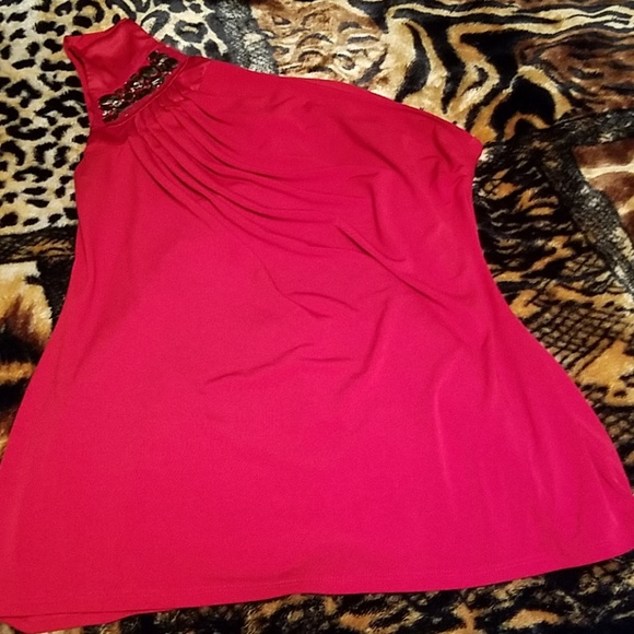 Beautiful Top - Picture 3 of 8